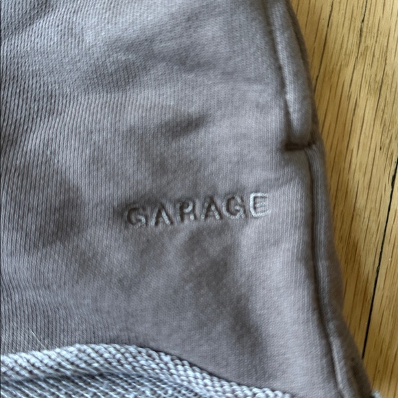 Garage - Picture 4 of 7